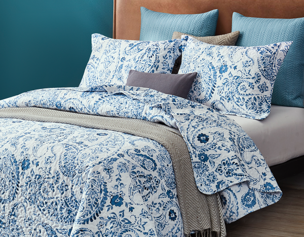 Blue paisley  quilted  coverlet/bedspread set